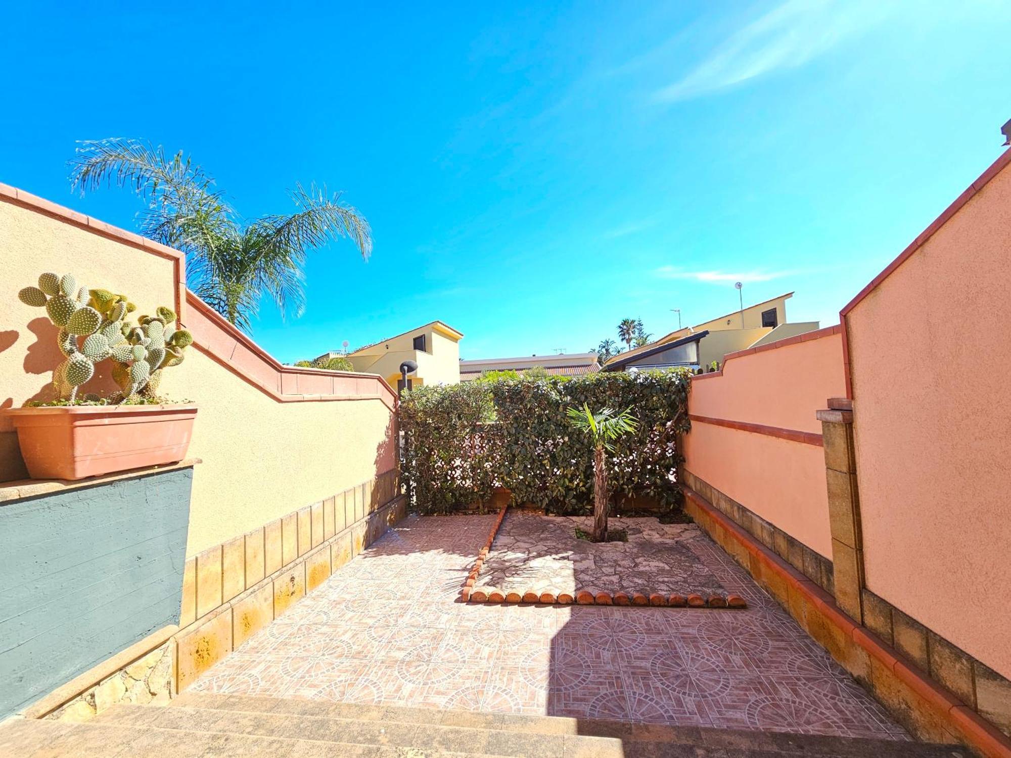 Costa Mediterranea Holiday Homes Campofelice Di Roccella Exterior photo