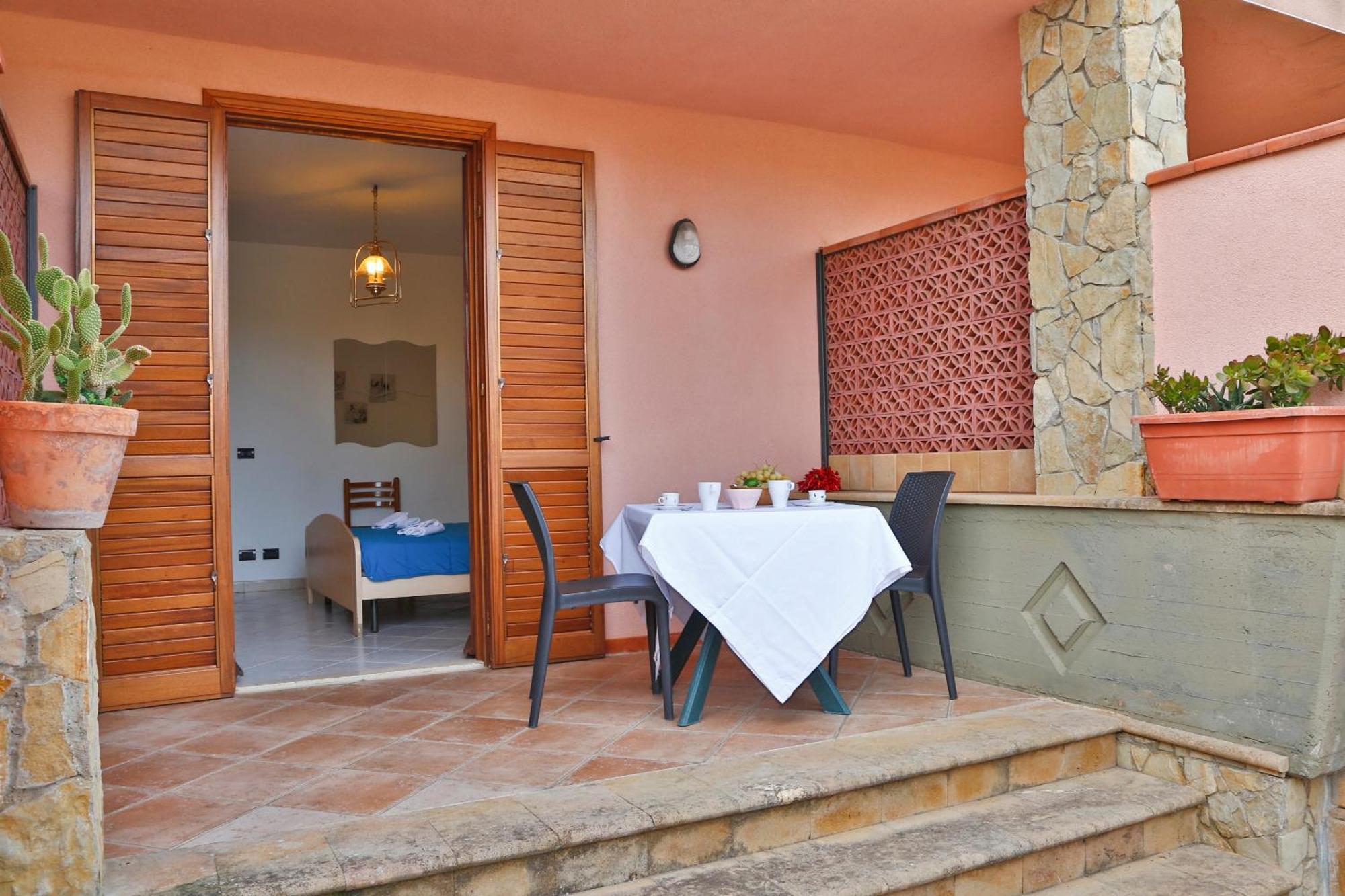 Costa Mediterranea Holiday Homes Campofelice Di Roccella Room photo