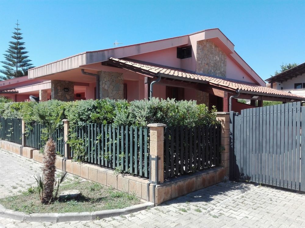 Costa Mediterranea Holiday Homes Campofelice Di Roccella Exterior photo